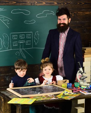 Öğretmen öğrencilerin hedefleri yeniden değerlendirmek zorunda kalacak. O da anne olması gerekir öğretmen güven. Ebeveynler genellikle akademik koçluk içine onların çocuklar koymak.