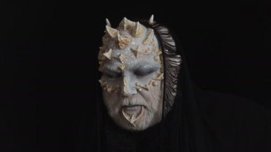 Eski Sihirbazı. Fantezi ve peri masalı. Bir sihirbaz. Su Sihirbazı. Uzaylı. Dünya dışı. Doğaüstü canavar. Beyaz Büyücü. Gizemli beyaz keşiş.