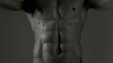 Altı paketi, göğüs kasları, triceps atletik beyaz adam. Güzel erkek torso, ab.