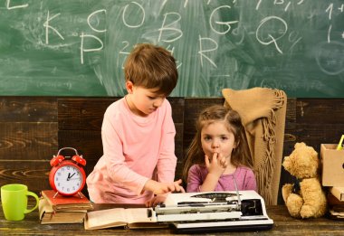 Sakin ol ve çekmek ve tutmak mümkün olacak daha fazla öğrenci çok. Çocuk ve gösteren açıklık öğretmen için şarttır. Çocuk işini bitirmek için odaklanmış kalmak gerekiyor.