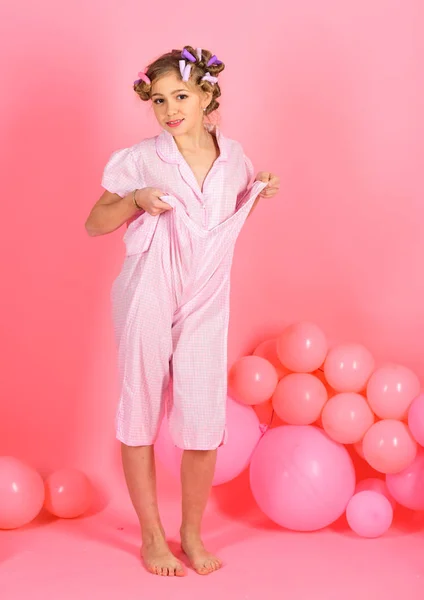 Full Length Portrait Cute Daughter Posing Pink Background Little Birthday — Stock Photo, Image