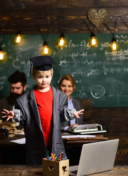 Lärare Justerar Tekniker För Att Möta Lärande Stilarna Studenten Lära — Stockfoto