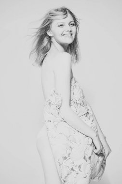 Yastık ile seksi kadın