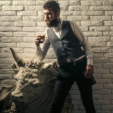 Adam eleştirmen tarihsel heykel, miras, özelliği.