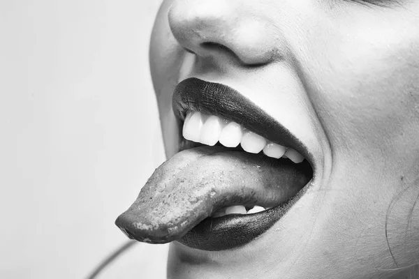 Sexy vrouwelijke lippen — Stockfoto