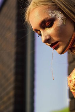 Cadılar Bayramı kadın vampir yaratıcı sanat ile makyaj