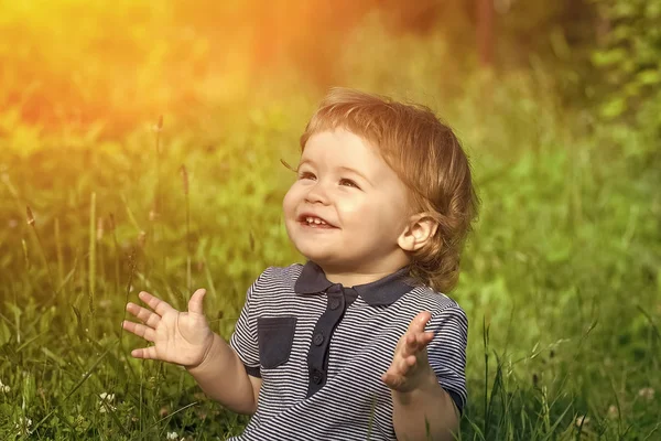 Happy baby boy on grass — Stock Photo, Image