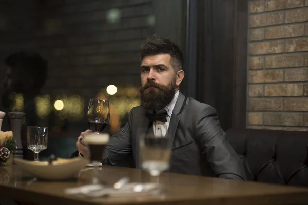 Datum Bijeenkomst Van Hipster Wachten Pub Perfecte Wijn Zakenman Met — Stockfoto