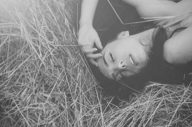 Doğa güneşli. Yaz tatili.