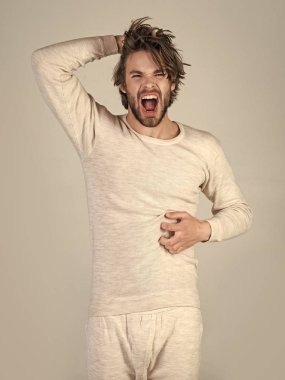 Uykusuzluk, enerji, uncombed saç ile tek.