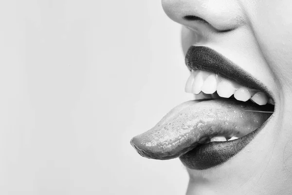 Sexy labios femeninos — Foto de Stock