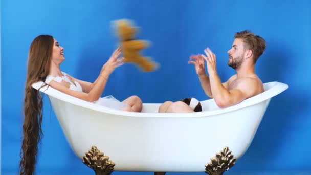 Toys. Bathtub. Luxury bathtub. Beautiful girl. Beautiful man. Beautiful woman playing in bathtub with toys. Young couple in bathtub — Stock Video