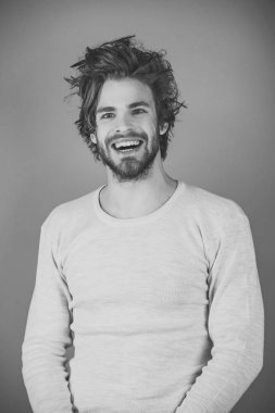 Uykusuzluk, enerji, uncombed saç ile tek.