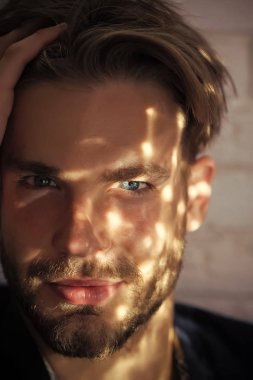 Sakallı adam portresi.