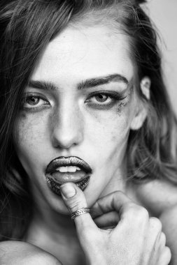 Turuncu makyaj closeup kızla