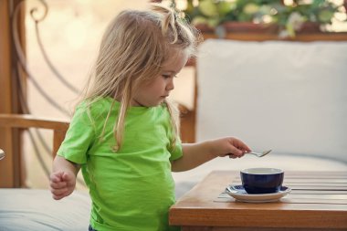 Çocukluk ve bebek bakım kavramı.