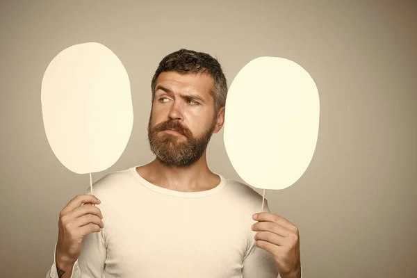 Man med långt skägg och mustasch — Stockfoto