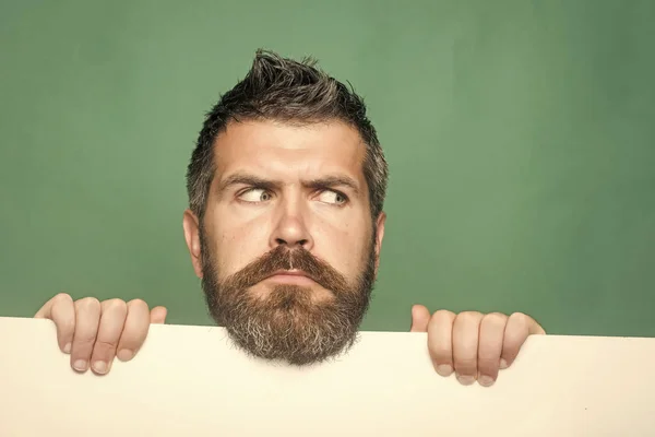Людина з довгою бородою і вусами — стокове фото