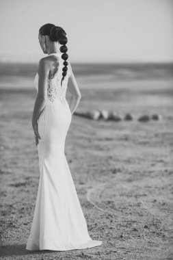 Çöl, arka görünümünde poz kadın