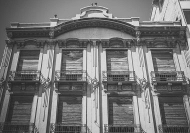 Eski ev ahşap kepenkleri, kaçış ısı yaz aylarında yardım ile. Mimari konsepti