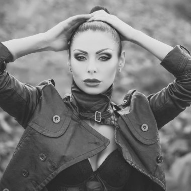 Bisikletçinin ceket kadında