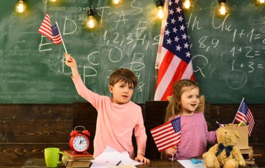 Eğitim sistemi içinde Amerika Birleşik Devletleri Üniversitesi ve okul. Öğretmen çocuğunuzun aynı yaşta çocuk eğitimi deneyimi ile bak.
