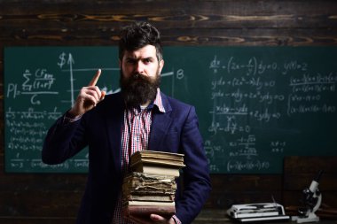 İyi öğretmenler öğrencilerin büyük soru sormak yardımcı olur. Güzel öğretmen öğrenci ilköğretim okulunda sınıfta yardım. Öğrenci konferansta çatı iç co alan dijital aygıtlar ve Wi-Fi ile çalışma.