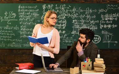 Öğretmen öğrencilerin değil sadece onu, eğitim matematik eğitim bilgileri, iş Öğretmen sınıfta işyerinde dizüstü bilgisayarda yazarak bağlı olabilir biliyorum sağlar,