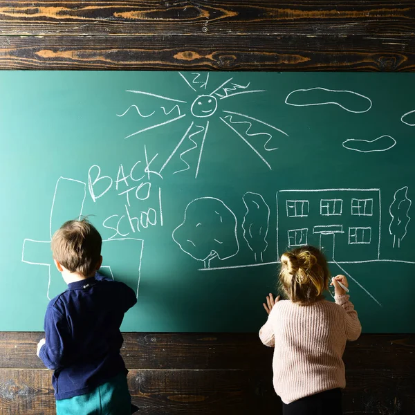 Teacher and elementary age children drawing at classroom in school. Back to school. kid at school room having education activity helped by teacher. Children need private coach keep up with the class. — Stock Photo, Image