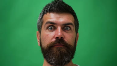 Erkek yüz duygular. Farklı ifadelerle sakallı adam. Genç portre farklı duygular ve jestleri ile mans. Yakışıklı duygusal adam. Genç adam farklı duygular ifade.