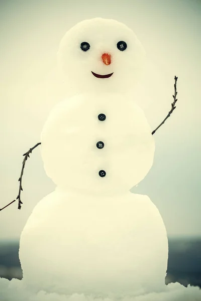 Szilveszter a hóember kültéri fehér hó. — Stock Fotó