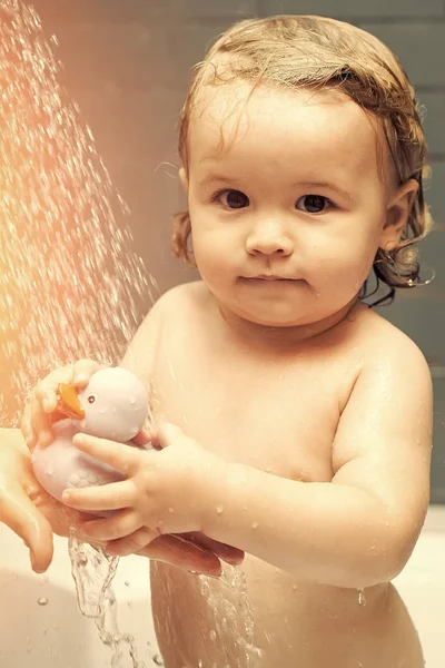 Child with duckling in shower — Stock Photo, Image