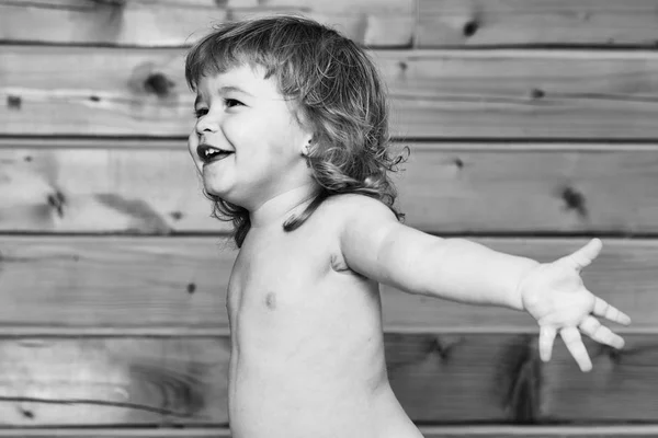 Pequeño niño feliz — Foto de Stock