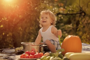 Piknik boy gülümseyerek