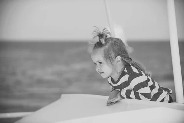 Gyermekkor és a boldogság koncepciója. — Stock Fotó