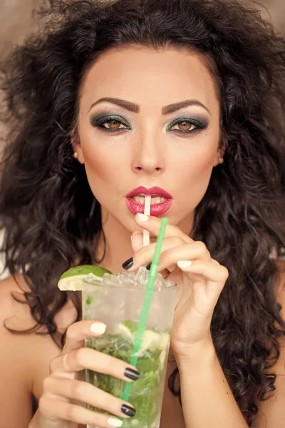Sexy woman drinking mojito — Stock Photo, Image