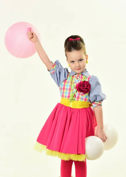 Niña feliz aislada en blanco con globos —  Fotos de Stock