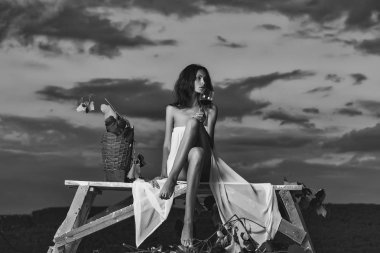 şarap ile güzel kız