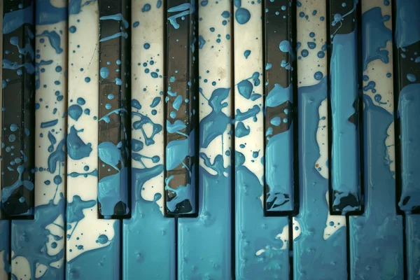 Vecchio pianoforte è dipinto in colore blu — Foto Stock