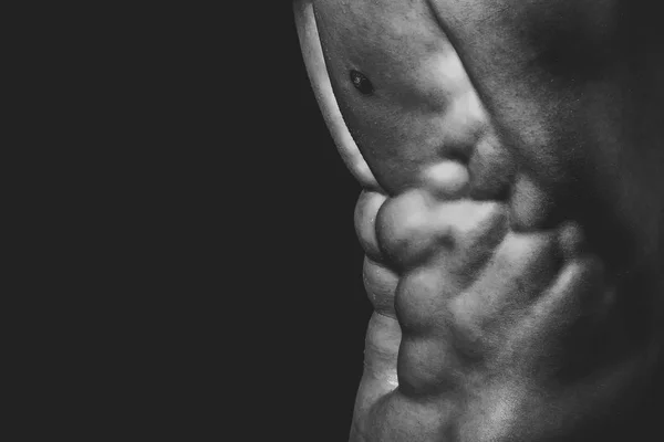 Entrenador deportista con pecho desnudo, ducha . — Foto de Stock