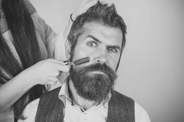 Casal fazer corte de cabelo, relações amorosas . — Fotografia de Stock