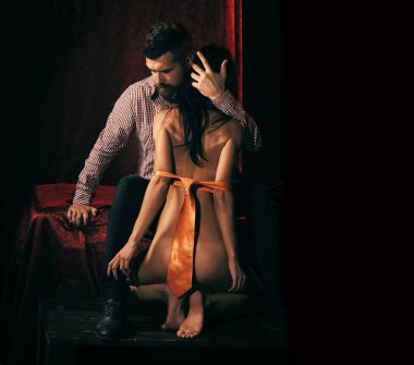 adam kadın kız Bdsm seks oyunları adam hakim