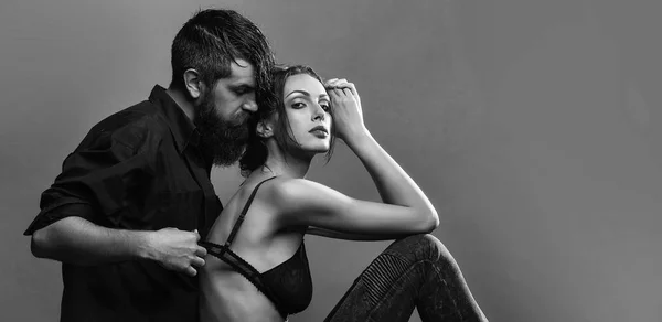 Sexy paar bebaarde man en vrouw — Stockfoto
