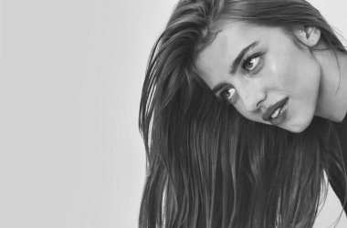 uzun sarı saçlı güzel kız