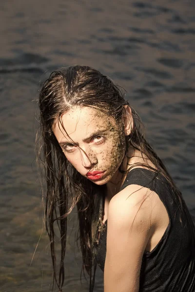 Parte del cuerpo de la mujer en el agua —  Fotos de Stock