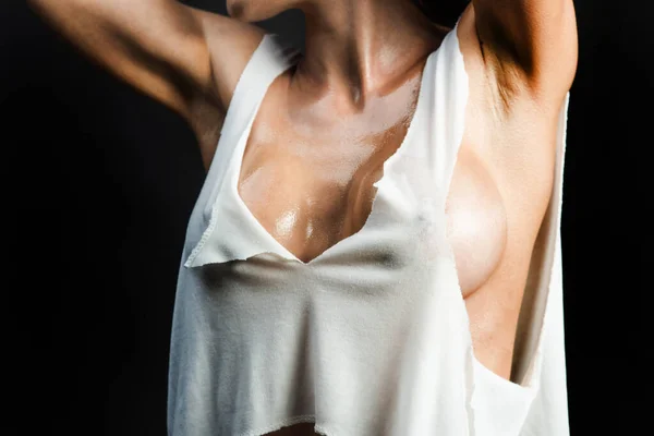 Sensuell kvinna som visar skönheten i sin sexiga unga kropp. Inget plastikkirurgiskt koncept. Sexig kvinna bröstvårta bröst täckt våt topp. Närbild foto av sexiga heta kvinnor bröst. — Stockfoto