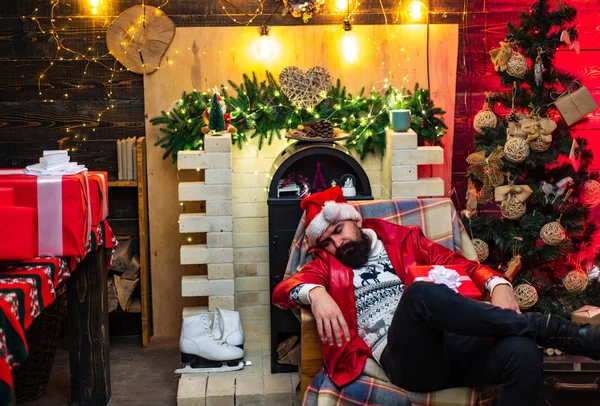 Papai Noel bêbado. Diversão feliz da festa de ano novo. Festa de Ano Novo. — Fotografia de Stock