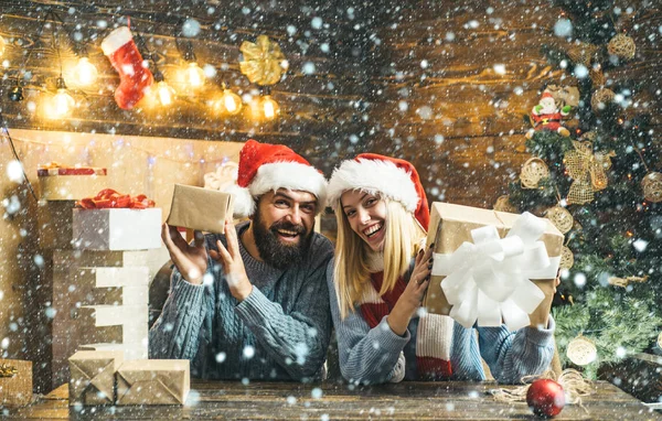 Familj lycka koncept. Positiva känslor ansiktsuttryck. Familjen jul glad. Vinter semester och människor koncept. Rolig nyår koncept. — Stockfoto