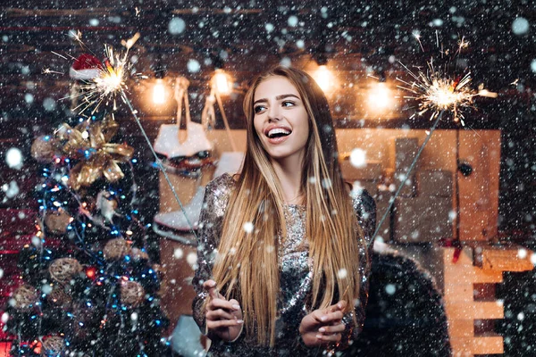 Girl in snow. Celebration sparkles. Merry Christmas and Happy New Year. Christmas woman. Happy new year. Christmas dresses. Portrait of a young smiling woman. Woman smile christmas. — Stock Photo, Image