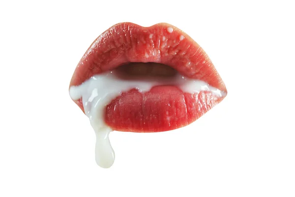 Öppna kvinnlig mun med droppe mjölk. Skönhet ansikte närbild. Närbild av vackra kvinnliga läppar med rött matt läppstift. Förför dig. Vacker make-up närbild. Skönhet röd läpp makeup detalj. — Stockfoto